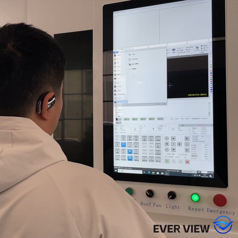 EVER VIEW nova generacija inteligentnih strojev za lasersko rezanje je na spletu, ki nadgrajuje zmogljivosti daljinskega nadzora za združljivost z industrijo 4.0.