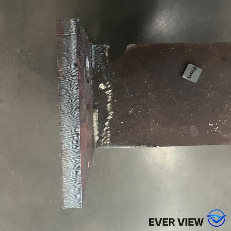 Stroji za lasersko rezanje pomagajo pri obdelavi gradbenih jeklenih konstrukcij; EVER VIEW omogoča učinkovito in natančno rezanje debelih materialov.