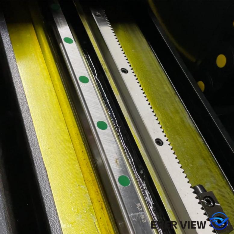 Katere so ključne točke za dnevno vzdrževanje strojev za lasersko rezanje? EVER VIEW Machinery vas nauči, kako podaljšati življenjsko dobo vaše opreme.